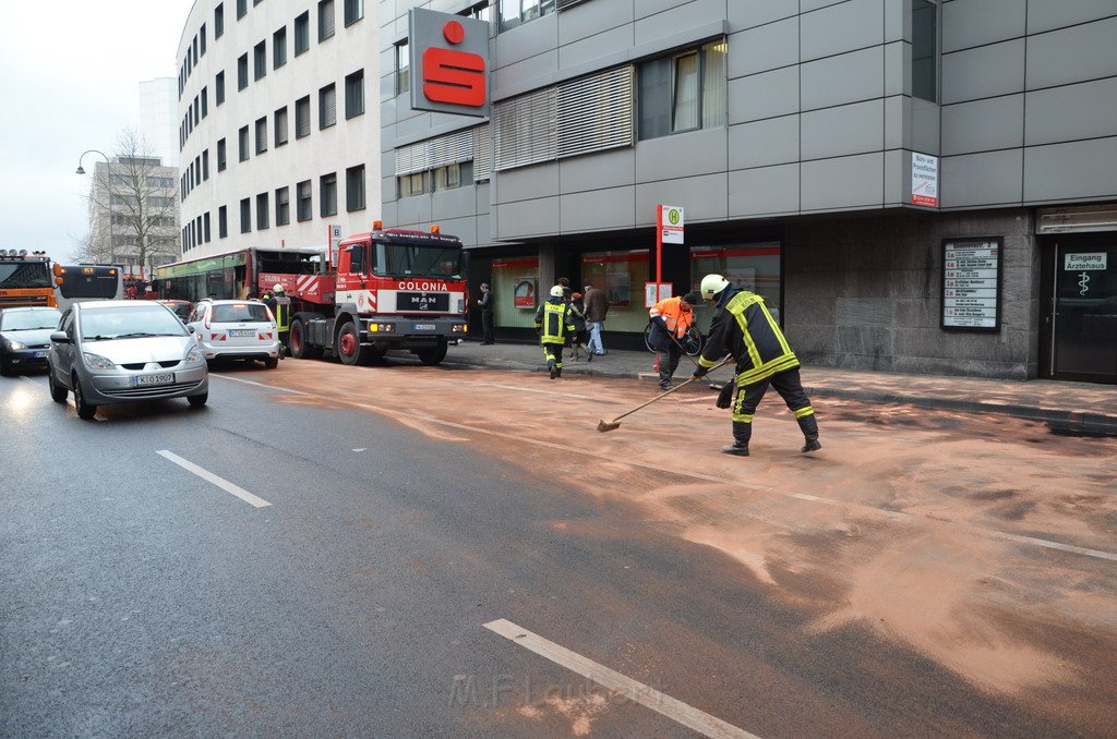 Stadtbus fing Feuer Koeln Muelheim Frankfurterstr Wiener Platz P311.JPG